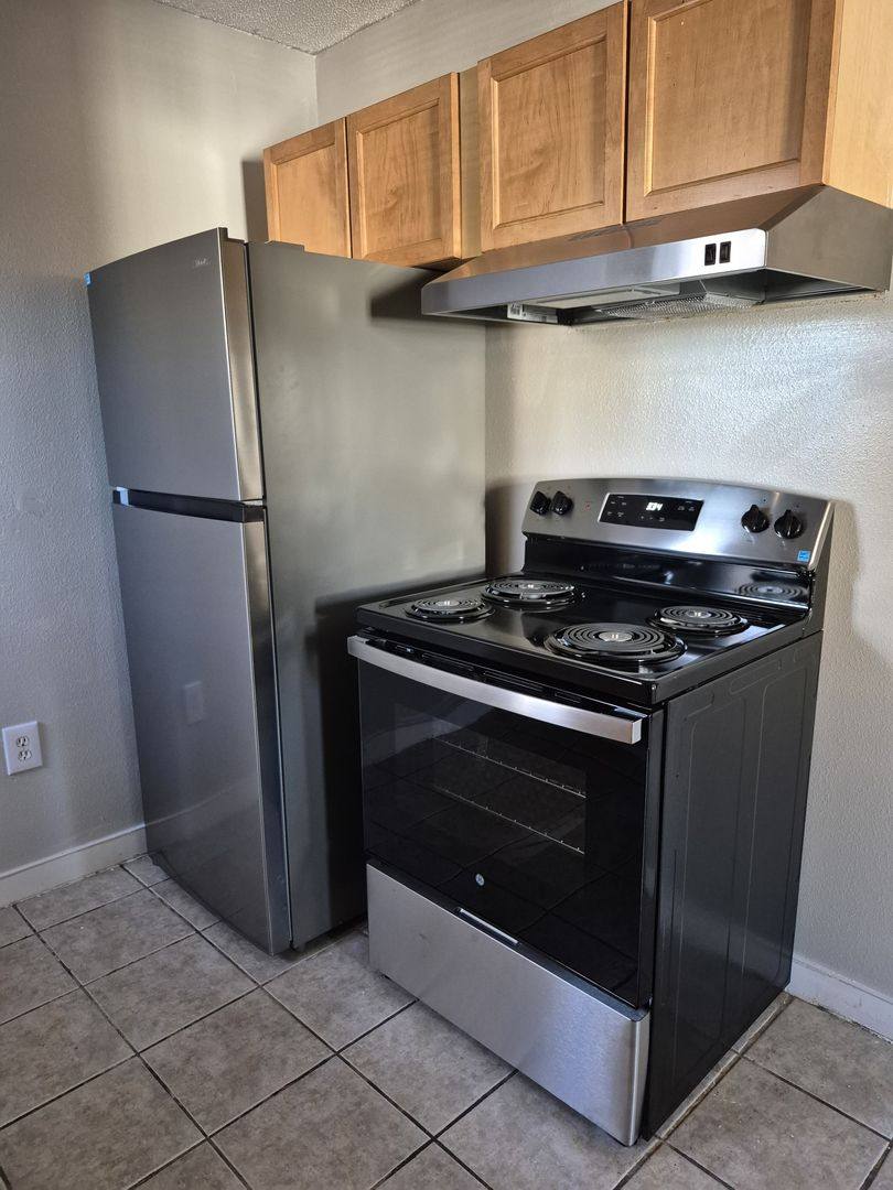 Apartment for rent at 425 W Tennessee St, Florence, AL 35630