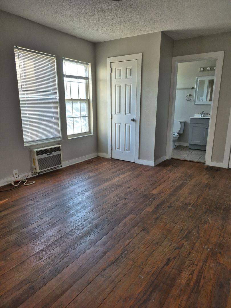 Apartment for rent at 425 W Tennessee St, Florence, AL 35630