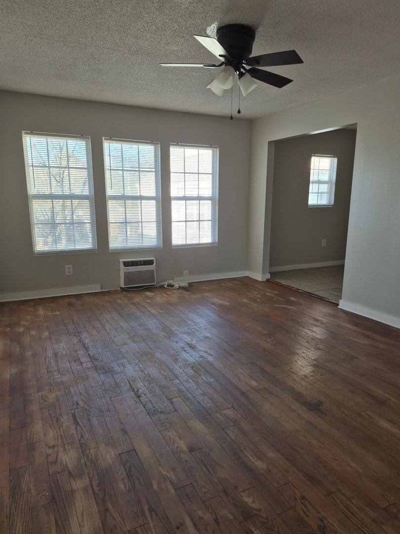 Apartment for rent at 425 W Tennessee St, Florence, AL 35630