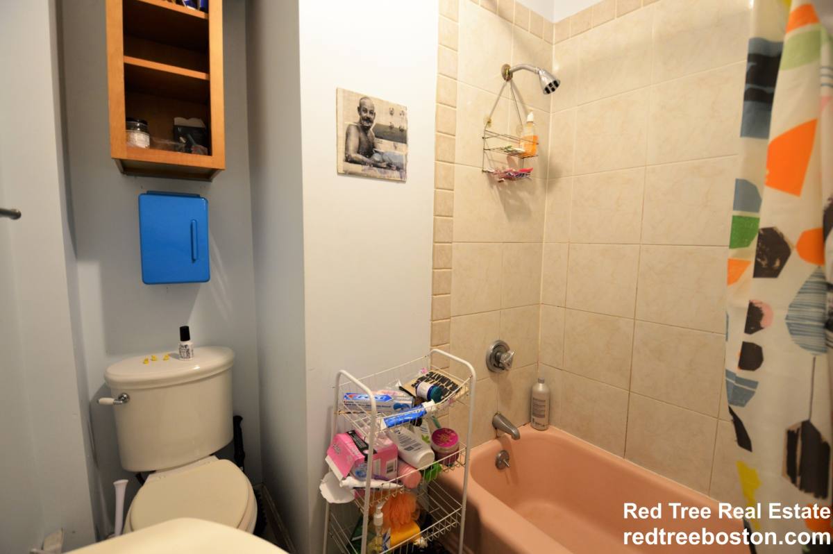 Apartment for rent at 846 Huntington Ave #2, Boston, MA 02115