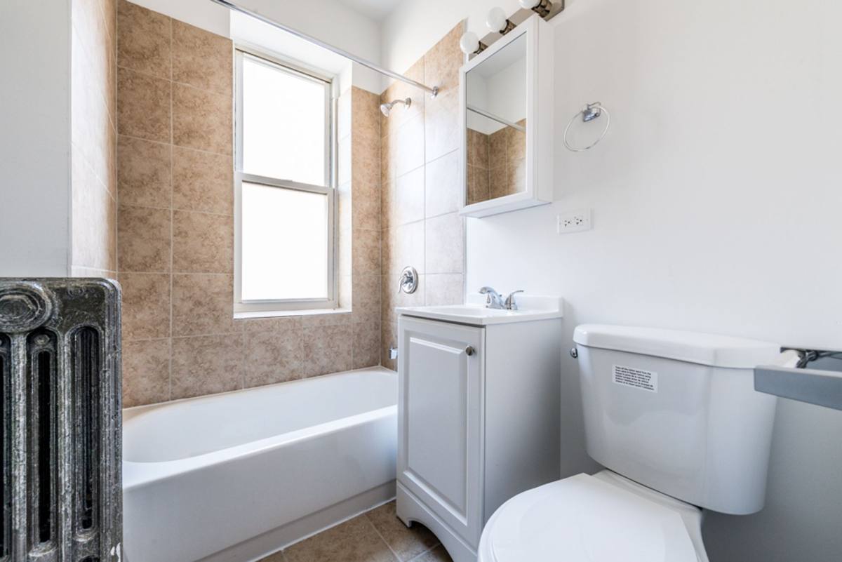 Apartment for rent at 500-14 S Laramie Ave, Chicago, IL 60644
