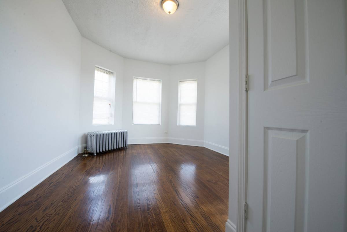 Apartment for rent at 6829 S Dr Martin Luther King Jr, Chicago, IL 60637
