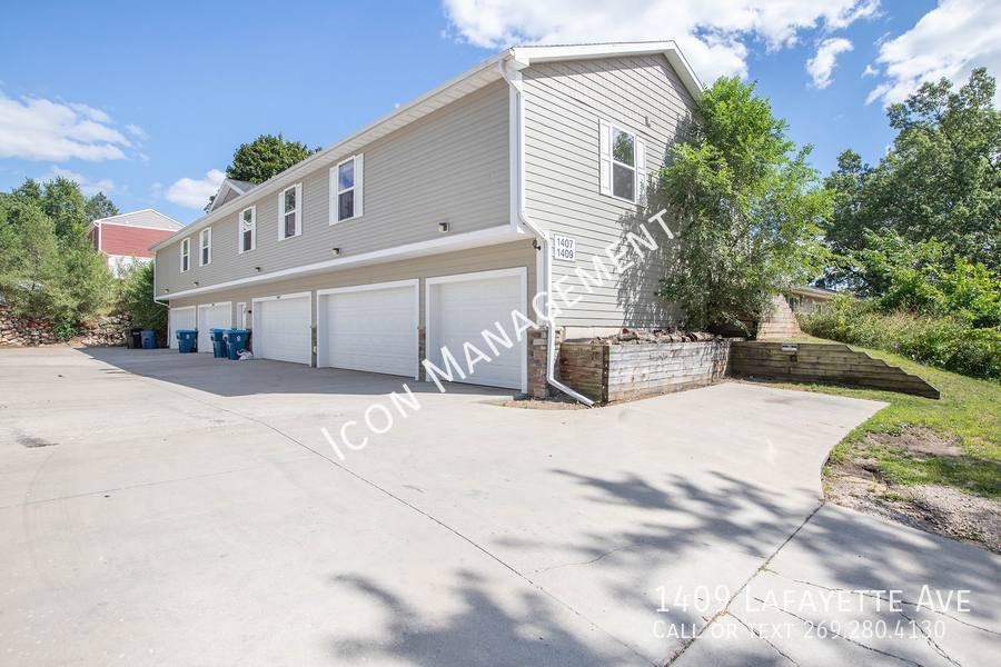 Townhouse for rent at 1409 Lafayette Ave, Kalamazoo, MI 49006