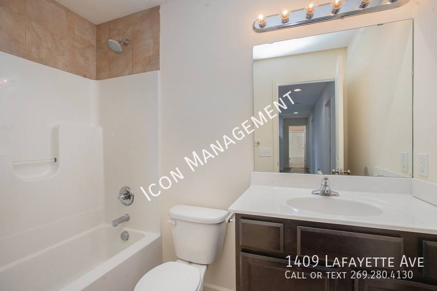 Townhouse for rent at 1409 Lafayette Ave, Kalamazoo, MI 49006