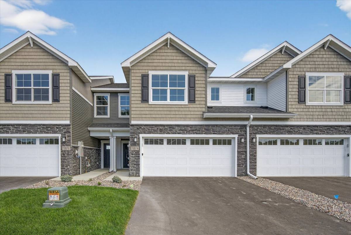 Townhouse for rent at 19946 Hunters Ridge, Rogers, MN 55374