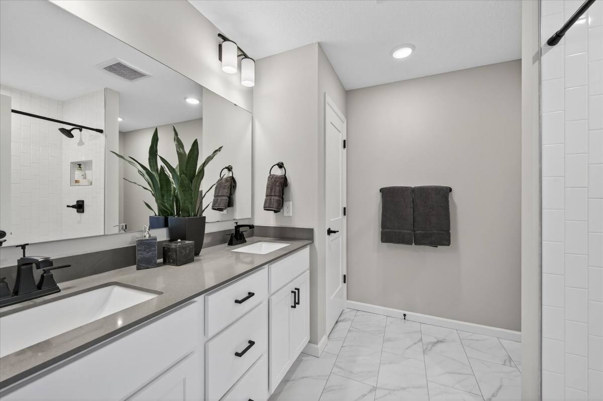 Townhouse for rent at 19946 Hunters Ridge, Rogers, MN 55374