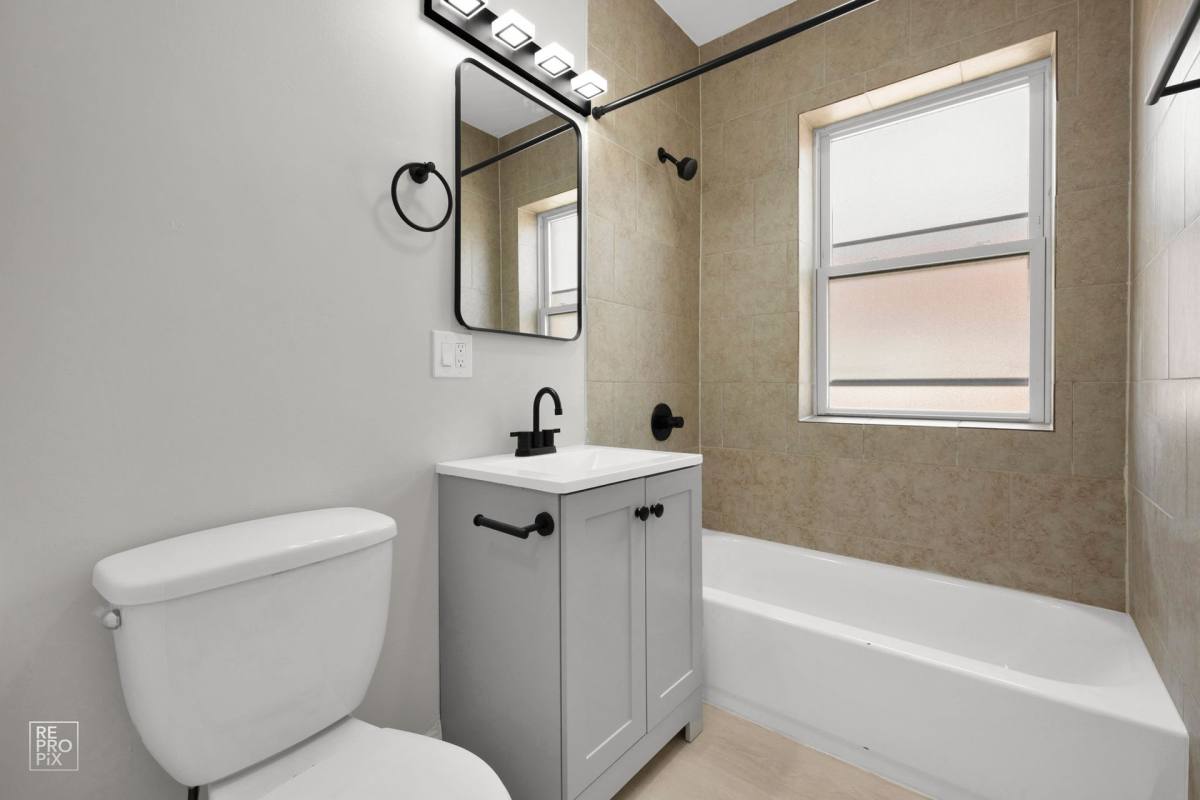Apartment for rent at 310 N Menard, Chicago, IL 60644