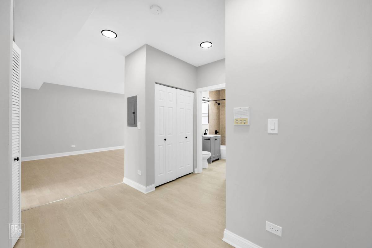 Apartment for rent at 310 N Menard, Chicago, IL 60644