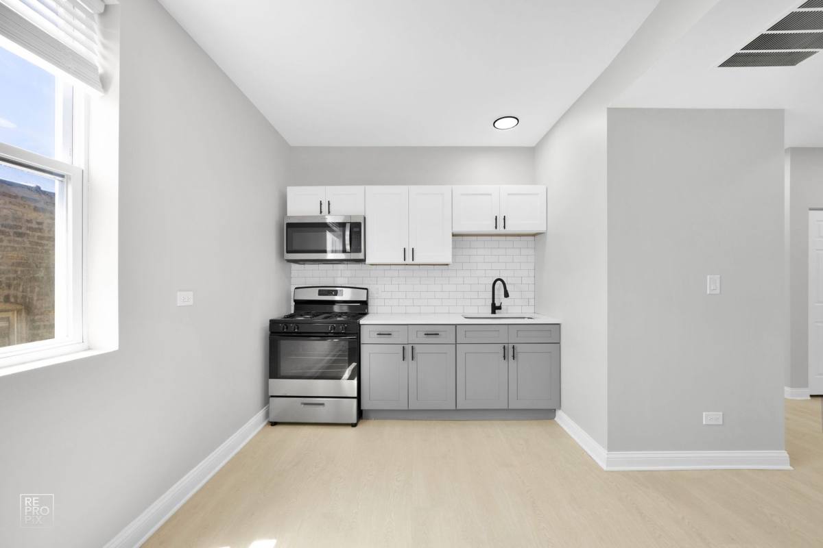 Apartment for rent at 310 N Menard, Chicago, IL 60644