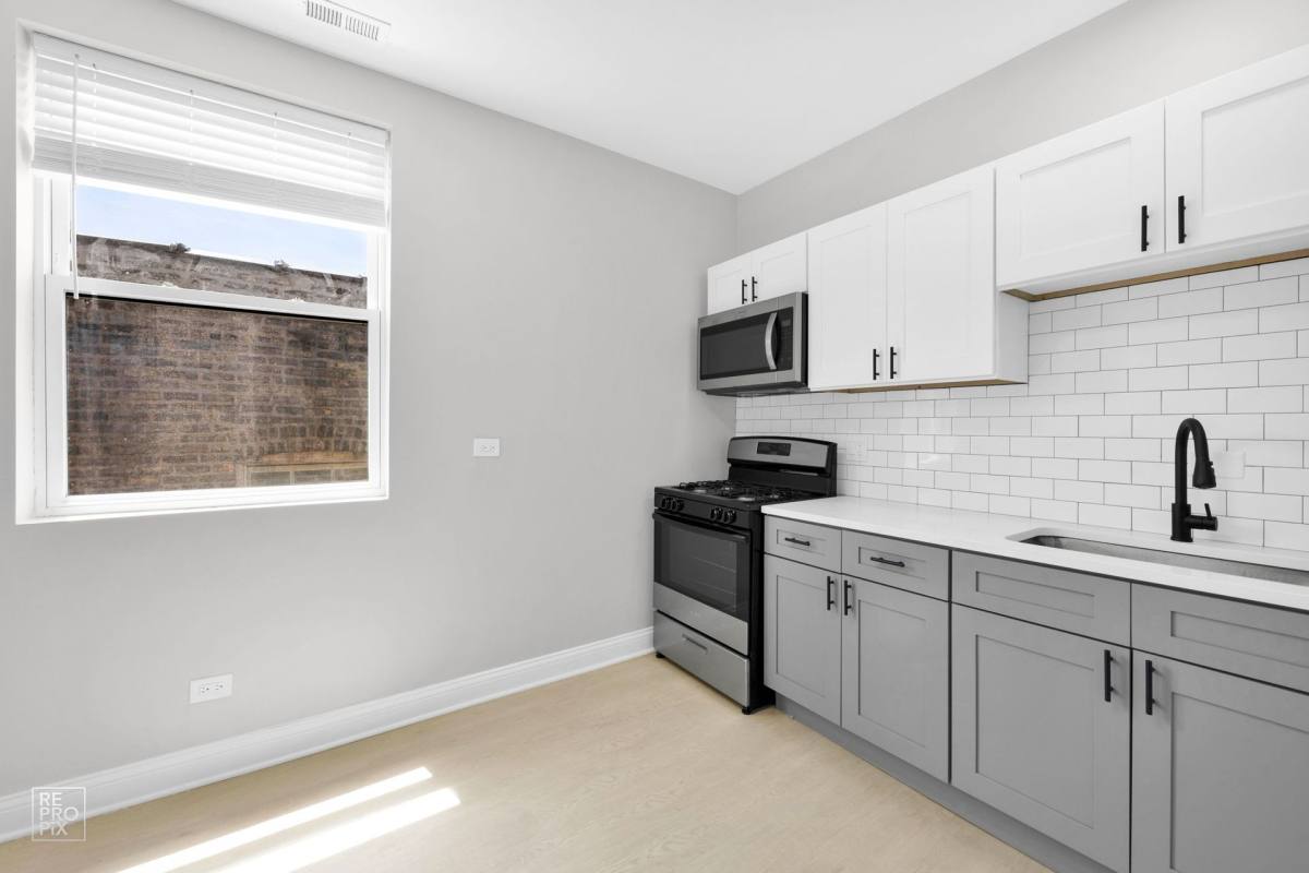 Apartment for rent at 310 N Menard, Chicago, IL 60644