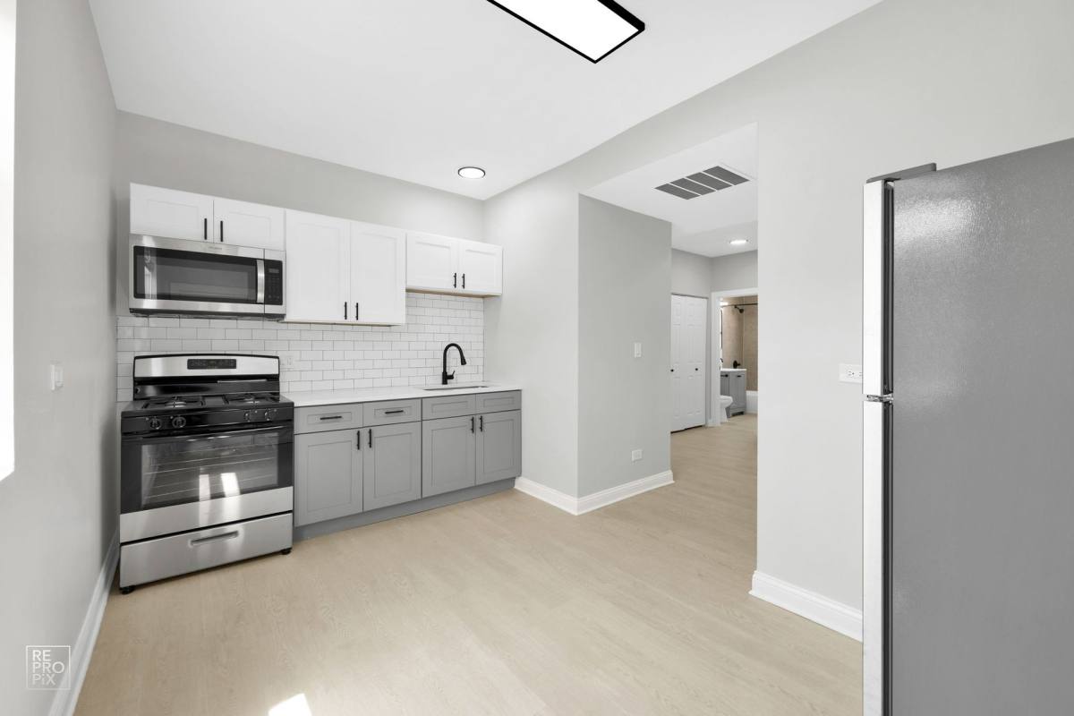 Apartment for rent at 310 N Menard, Chicago, IL 60644