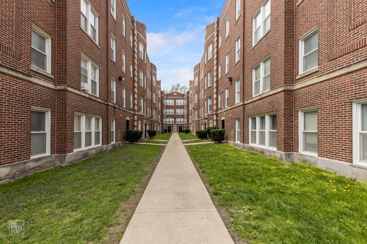 Apartment for rent at 310 N Menard, Chicago, IL 60644