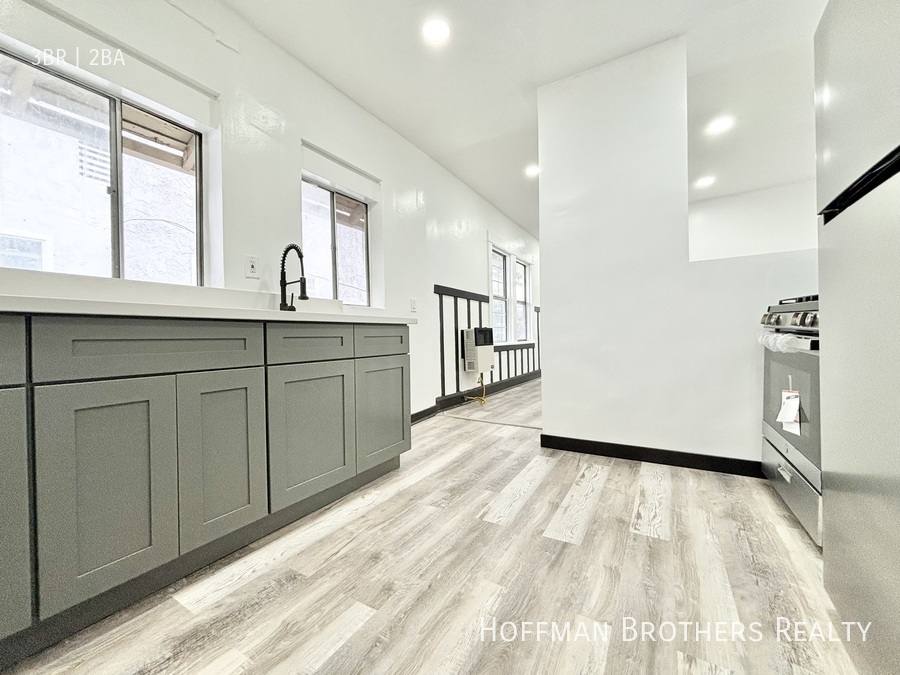 Apartment for rent at 1518 W 11th Place #1 2, Los Angeles, CA 90015