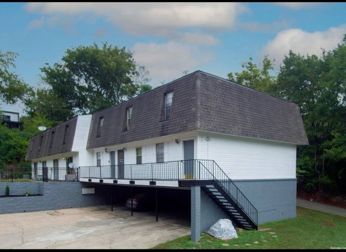 Apartment for rent at 7718 S St, Little Rock, AR 72227