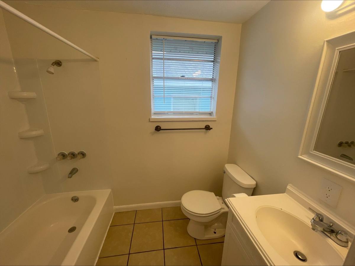 Apartment for rent at 608-04 Houma Blvd, Metairie, LA 70001