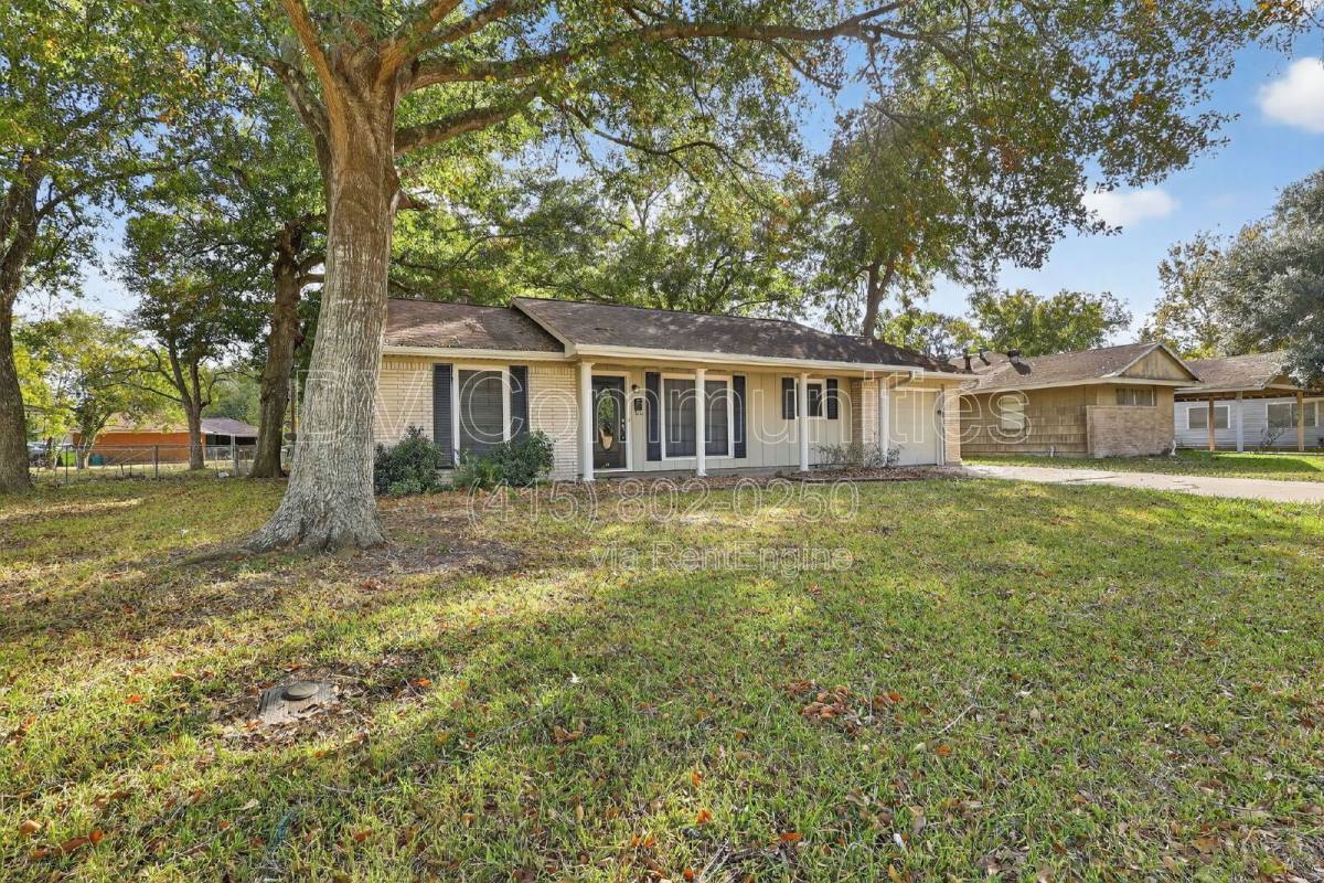 House for rent at 3828 Ave N, Rosenberg, TX 77471