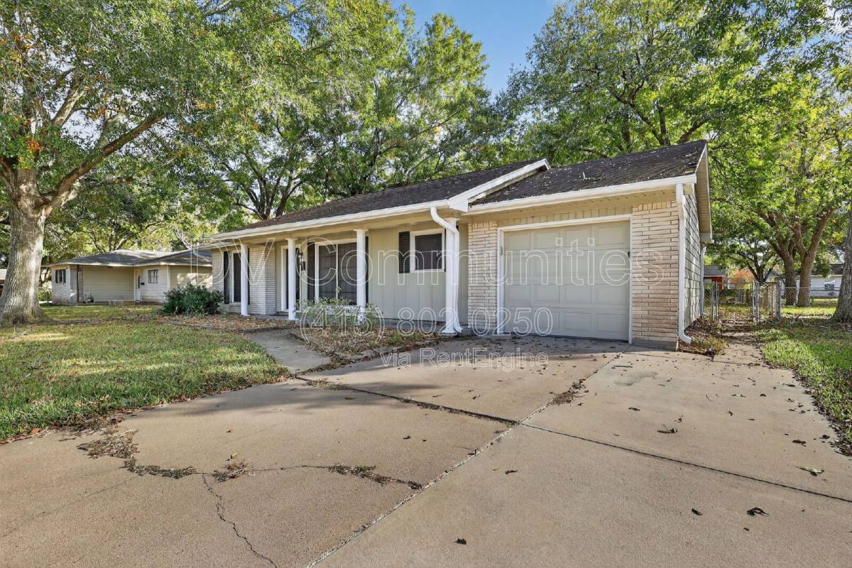 House for rent at 3828 Ave N, Rosenberg, TX 77471