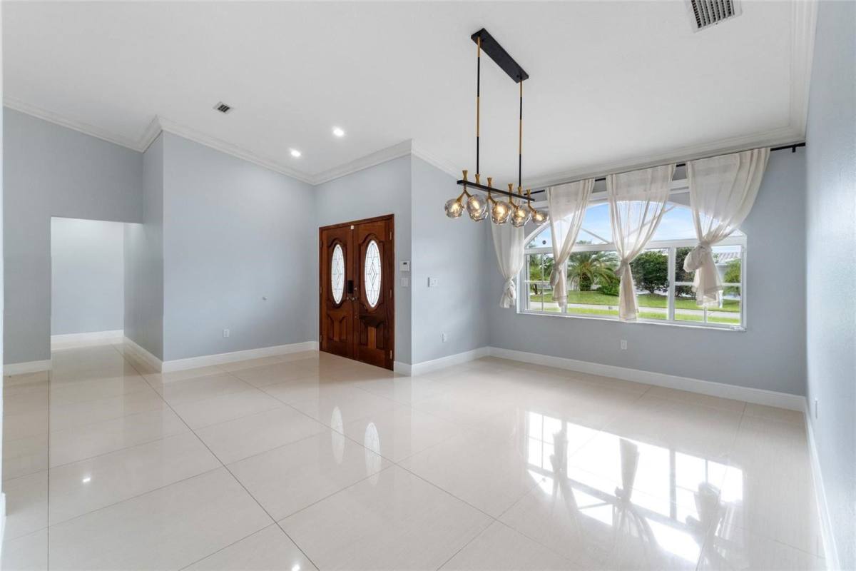 House for rent at 6821 Winged Foot Dr, Hialeah, FL 33015