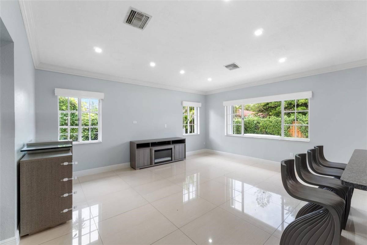 House for rent at 6821 Winged Foot Dr, Hialeah, FL 33015
