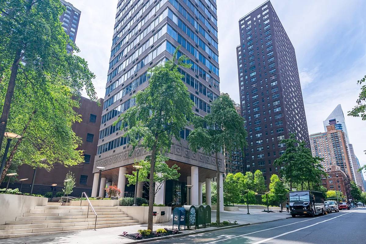 Apartment for rent at 420 E 54th St #509, New York, NY 10022