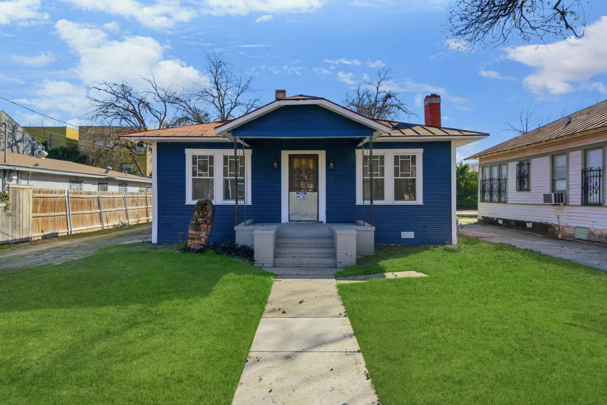 Townhouse for rent at 122 Biering St #1, San Antonio, TX 78210