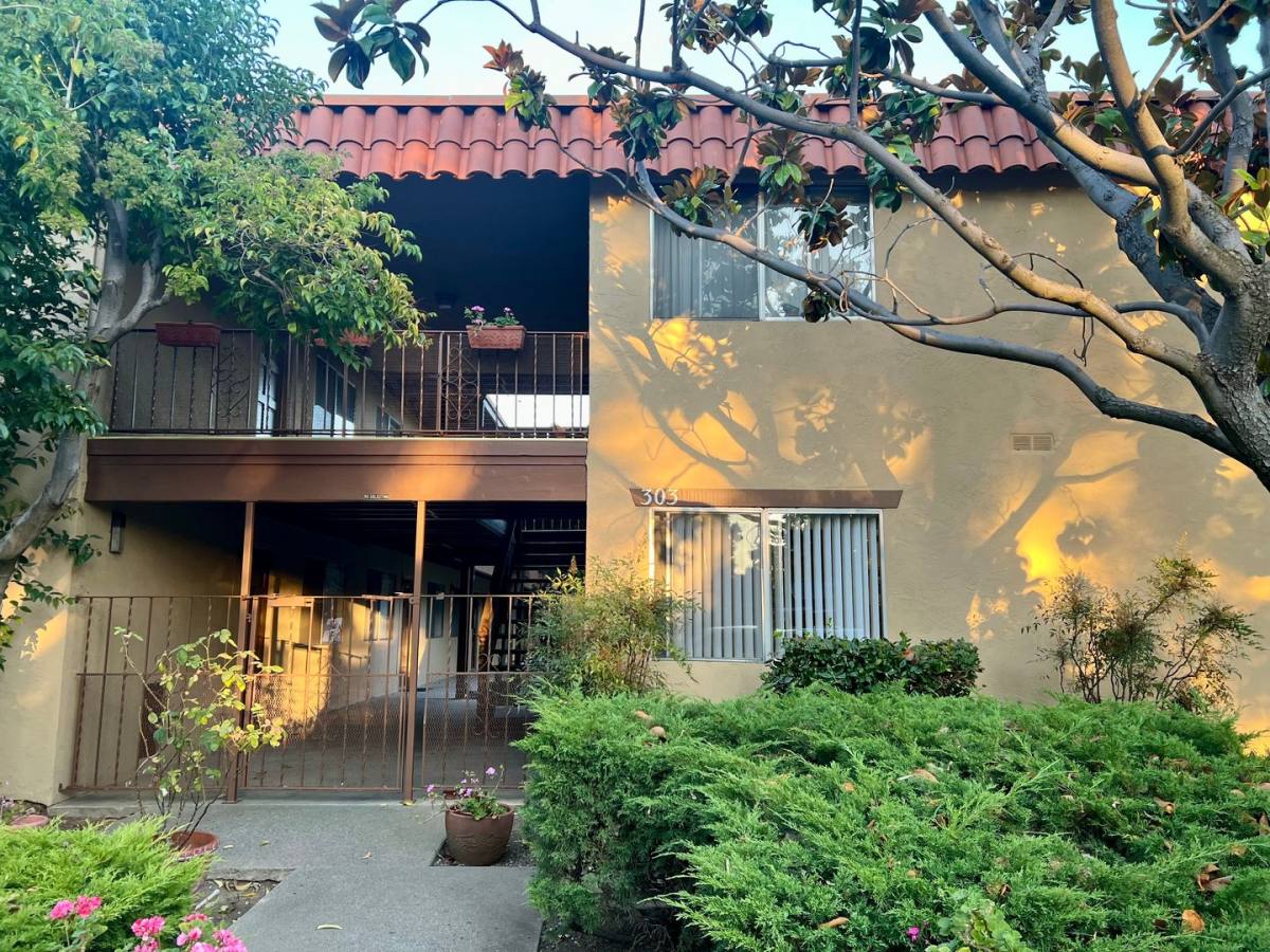 Apartment for rent at 303 Chiquita Ave, Mountain View, CA 94041