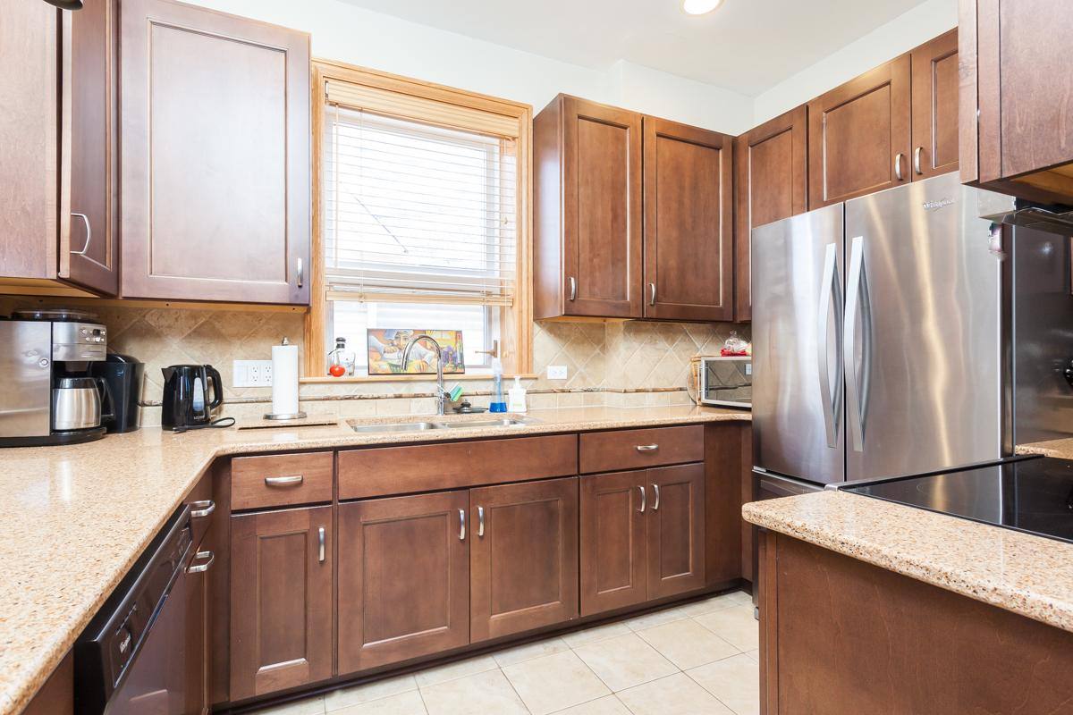 Apartment for rent at 1455 W Wilson Ave #2, Chicago, IL 60640