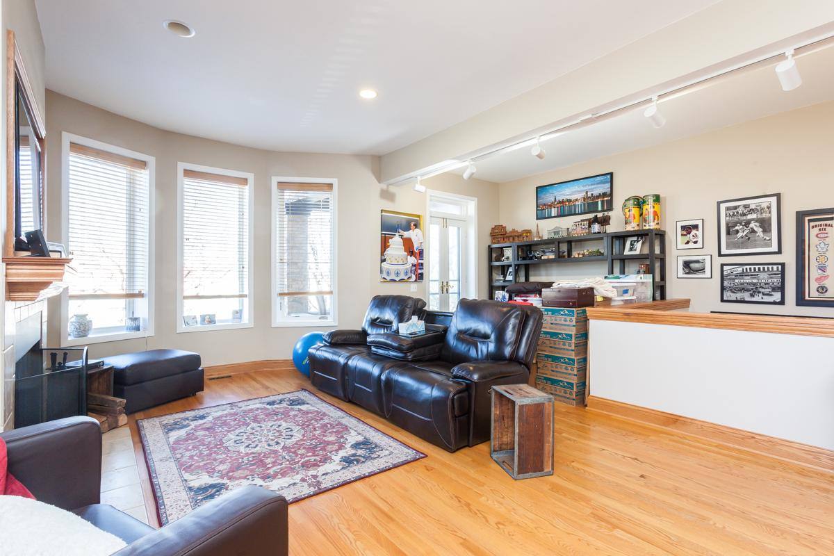 Apartment for rent at 1455 W Wilson Ave #2, Chicago, IL 60640