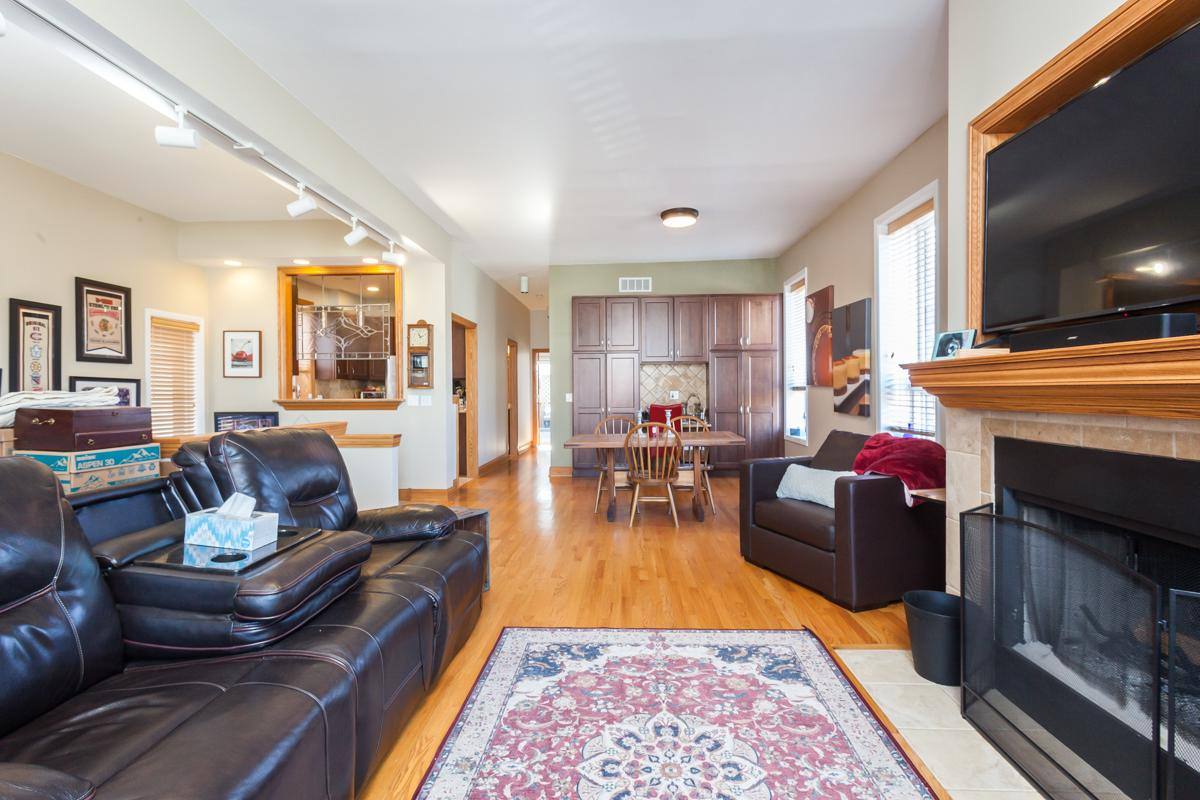 Apartment for rent at 1455 W Wilson Ave #2, Chicago, IL 60640