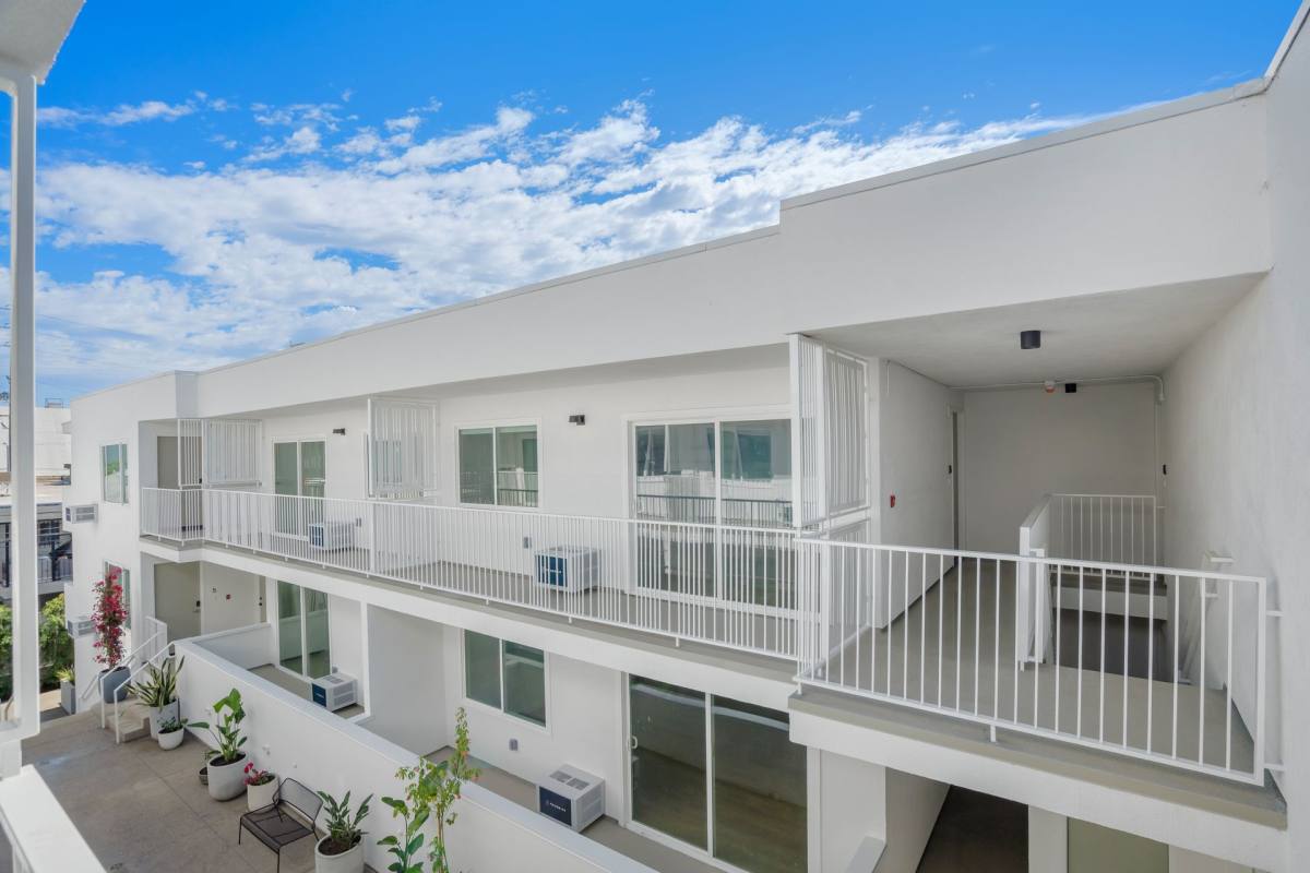 Apartment for rent at 1422 Tamarind Ave, Los Angeles, CA 90028