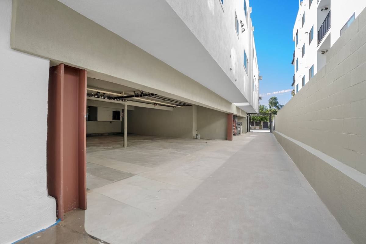 Apartment for rent at 1422 Tamarind Ave, Los Angeles, CA 90028