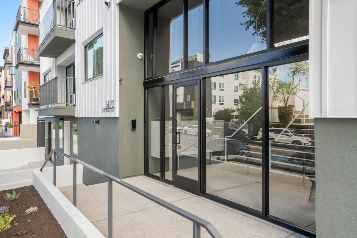 Apartment for rent at 1422 Tamarind Ave, Los Angeles, CA 90028