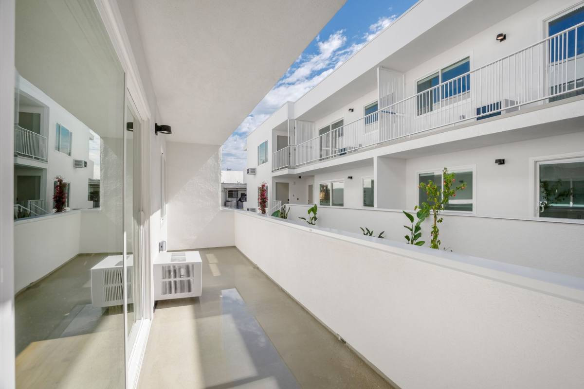 Apartment for rent at 1422 Tamarind Ave, Los Angeles, CA 90028