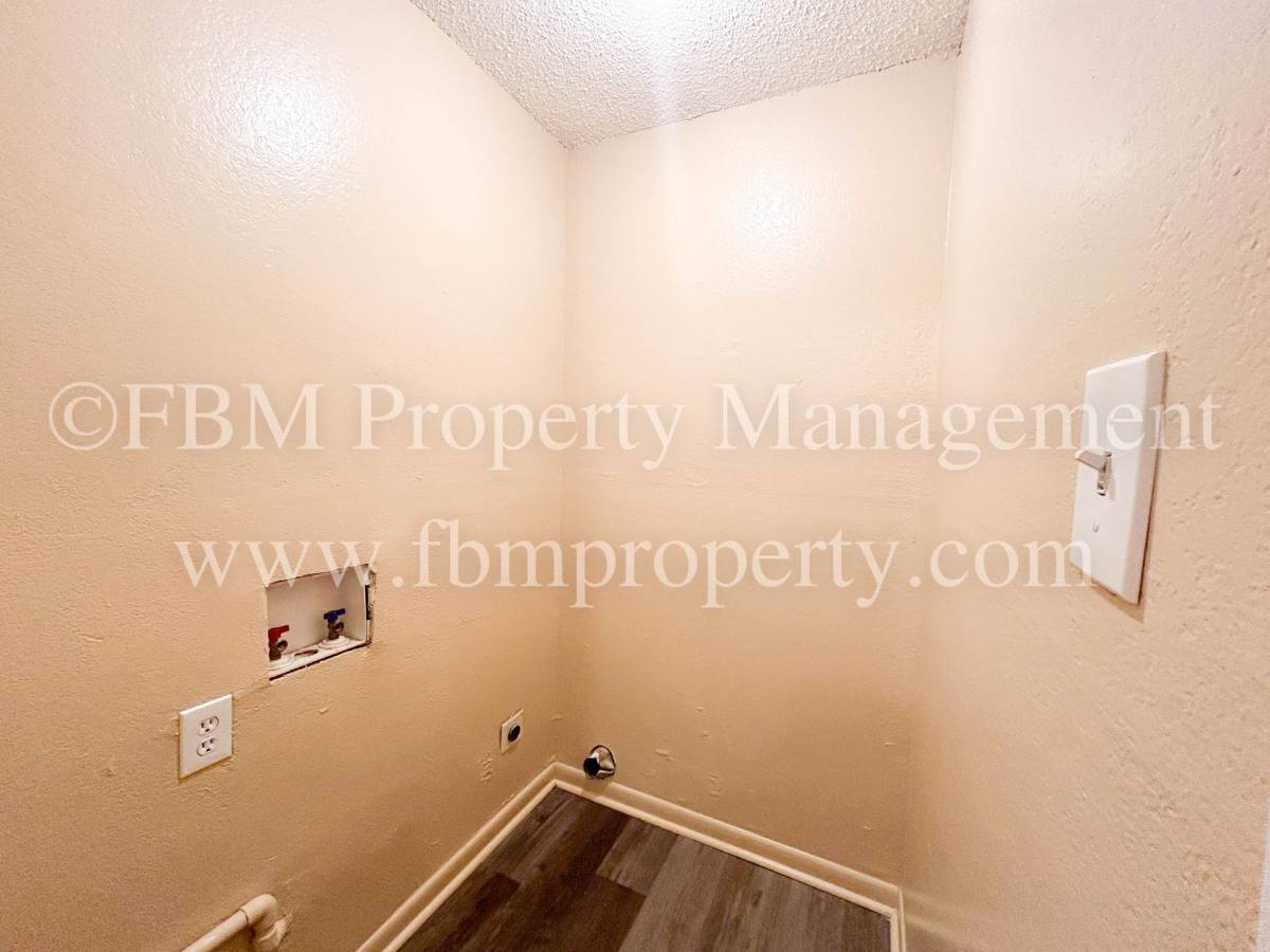 Apartment for rent at 604 Walter Stephenson Rd, Midlothian, TX 76065