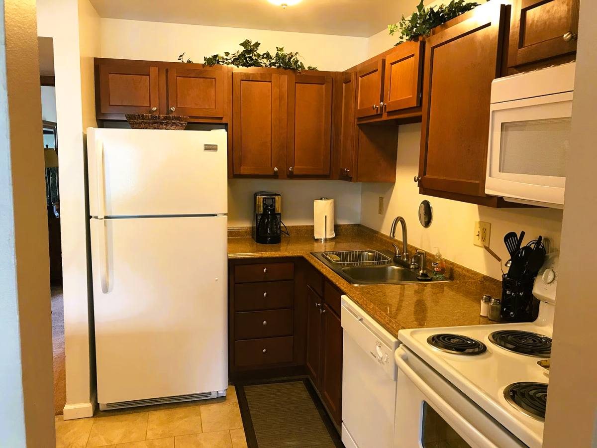 Apartment for rent at 13108 Bulter Oak Dr, Saint Louis, MO 63128