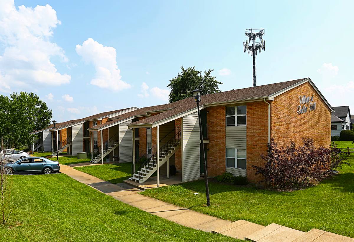 Apartment for rent at 13108 Bulter Oak Dr, Saint Louis, MO 63128