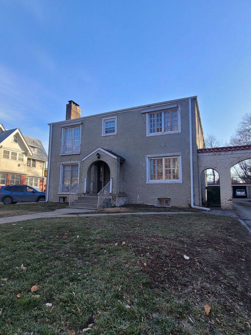 Townhouse for rent at 411 S 38th Ave, Omaha, NE 68131