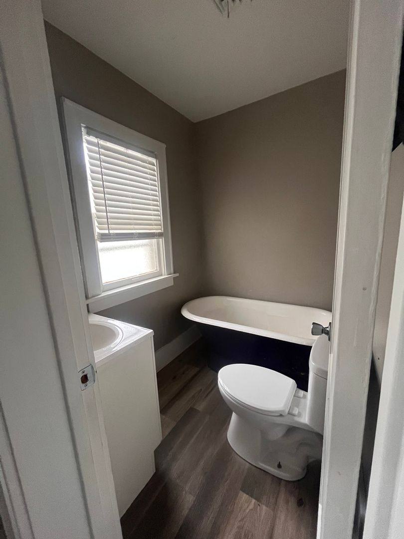 Townhouse for rent at 411 S 38th Ave, Omaha, NE 68131