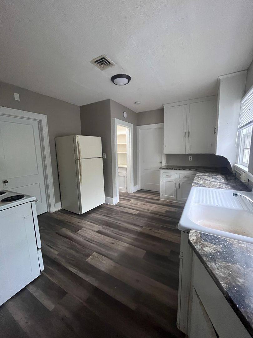 Townhouse for rent at 411 S 38th Ave, Omaha, NE 68131