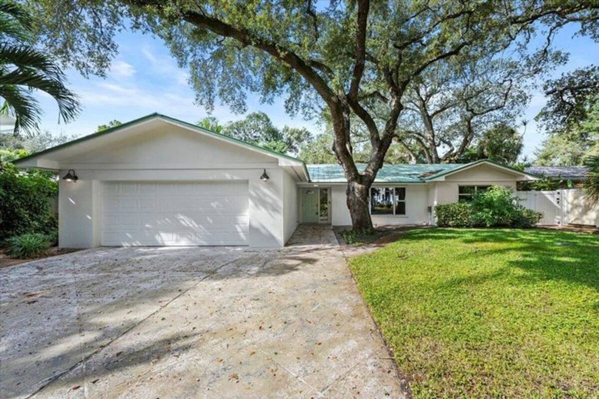 House for rent at 12831 S Shore Dr, Palm Beach Gardens, FL 33410