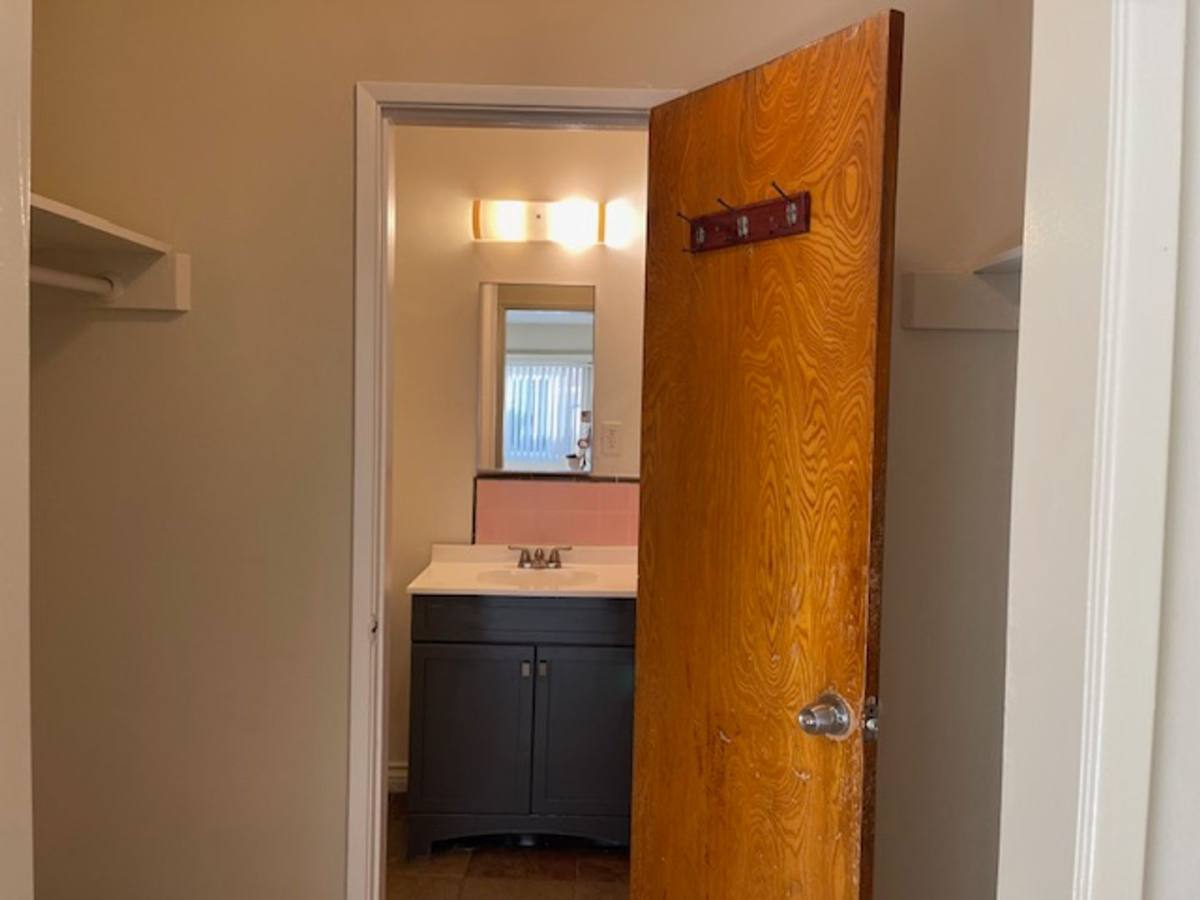 Apartment for rent at 1118 W Fay Lane, Anaheim, CA 92805