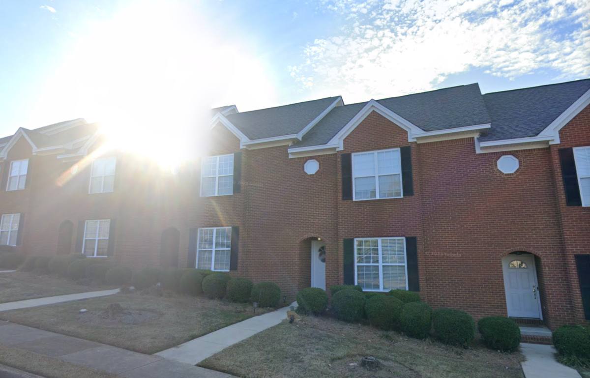 Townhouse for rent at 1293 N Dean Rd, Auburn, AL 36830