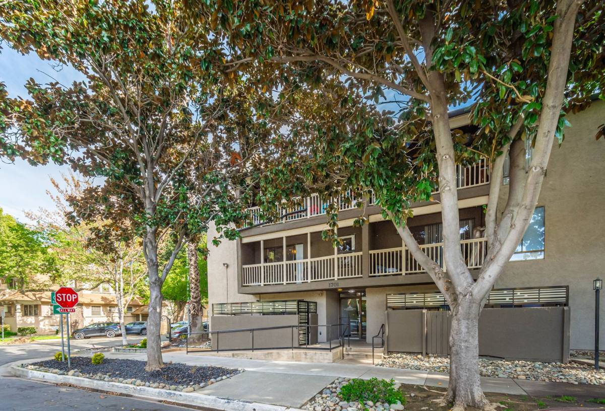 Apartment for rent at 1701 O St, Sacramento, CA 95811