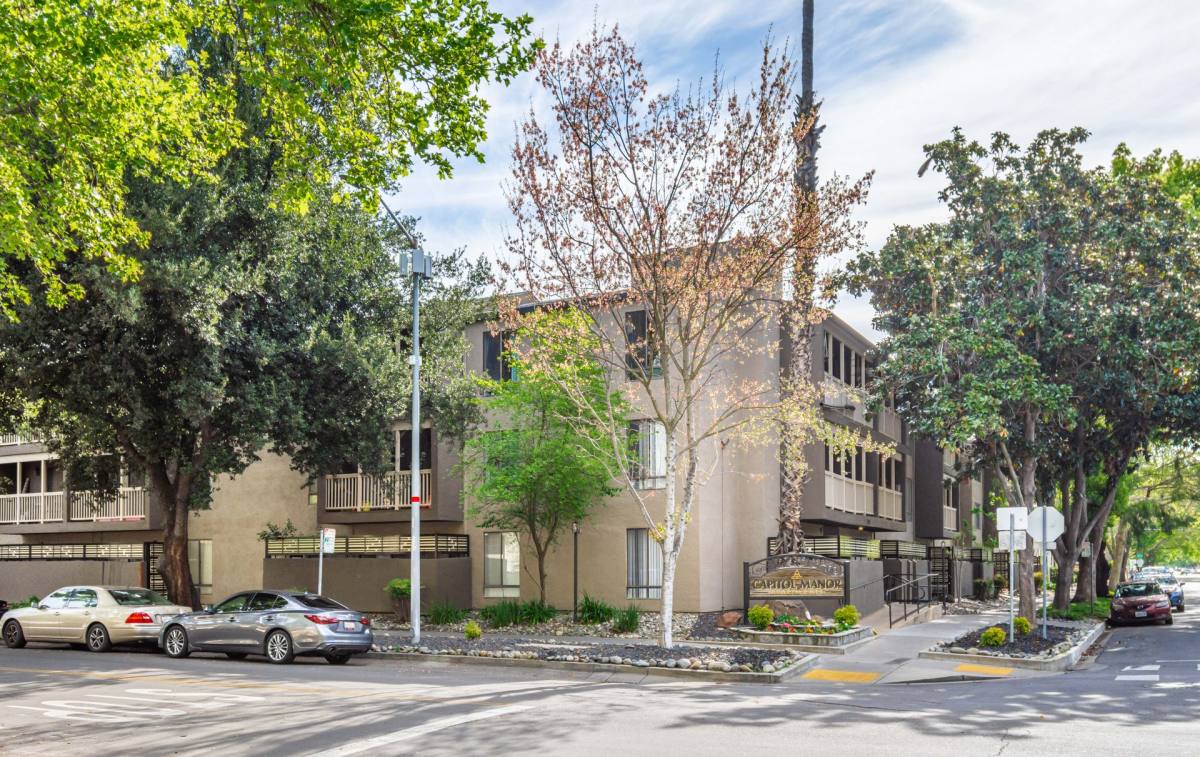 Apartment for rent at 1701 O St, Sacramento, CA 95811