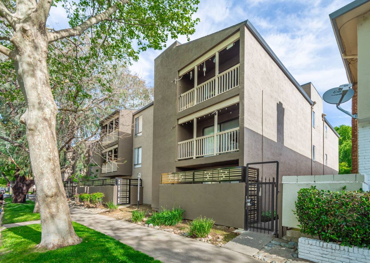 Apartment for rent at 1701 O St, Sacramento, CA 95811