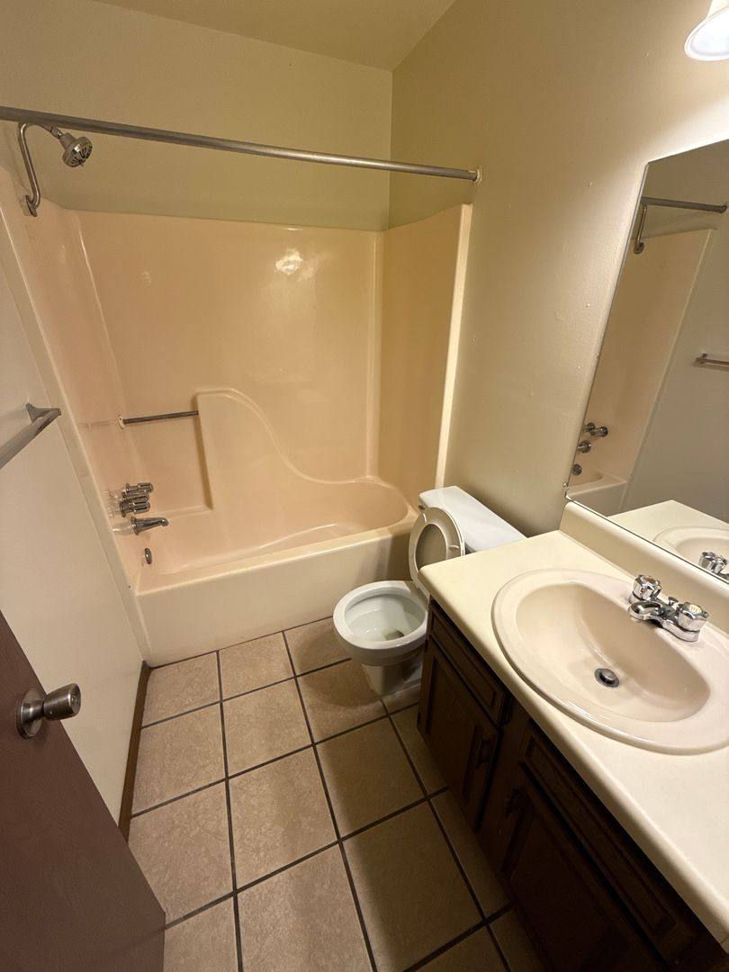 Apartment for rent at 108 SE 4th St, Atkins, AR 72823