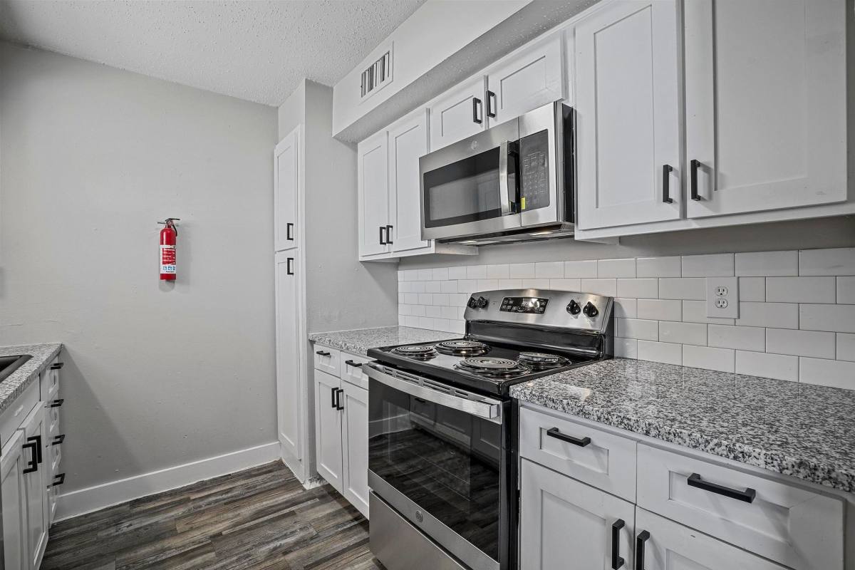 Apartment for rent at 2121 Handley Dr, Fort Worth, TX 76112