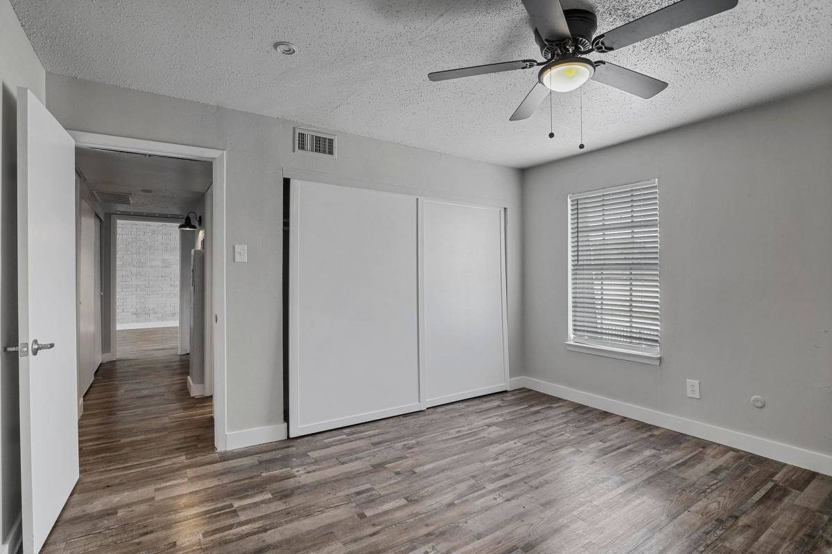 Apartment for rent at 2121 Handley Dr, Fort Worth, TX 76112