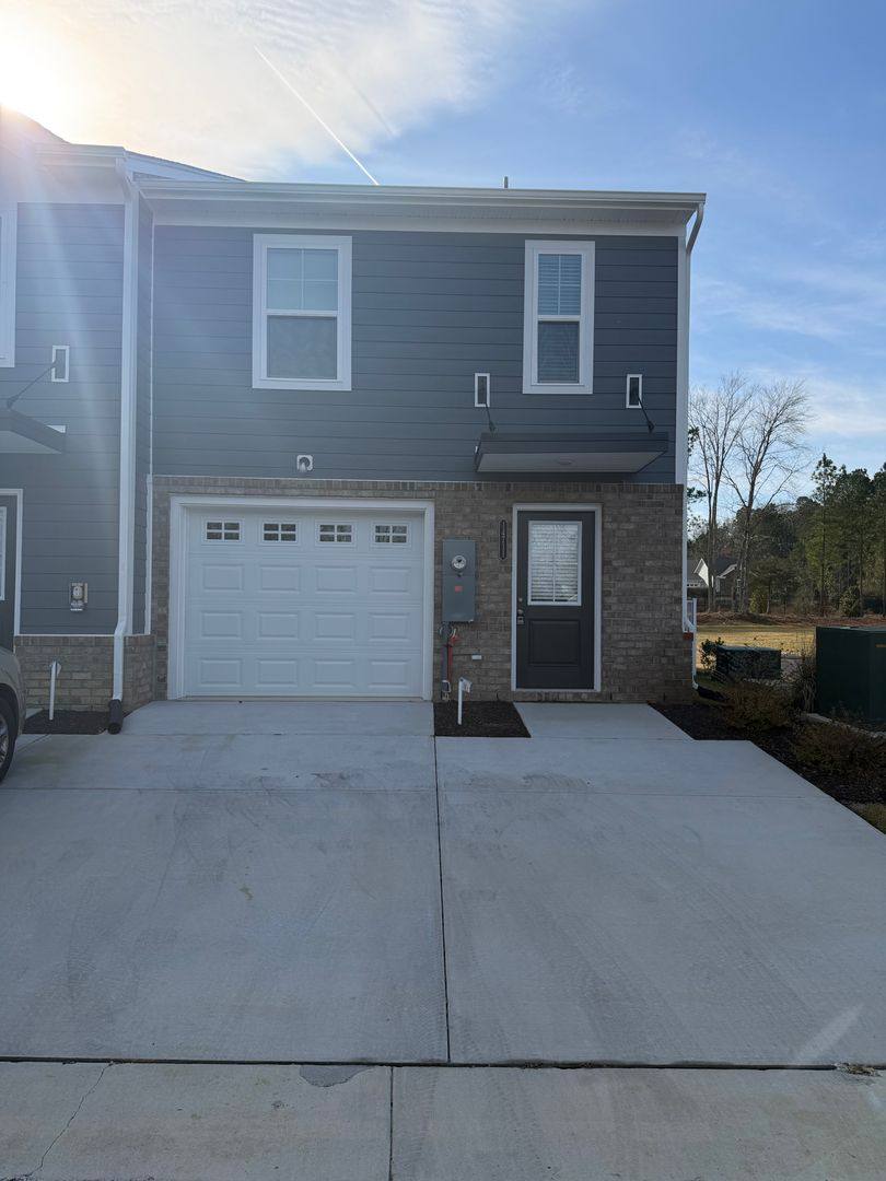 Townhouse for rent at 14711 Hancock Crest Way, Chesterfield, VA 23832