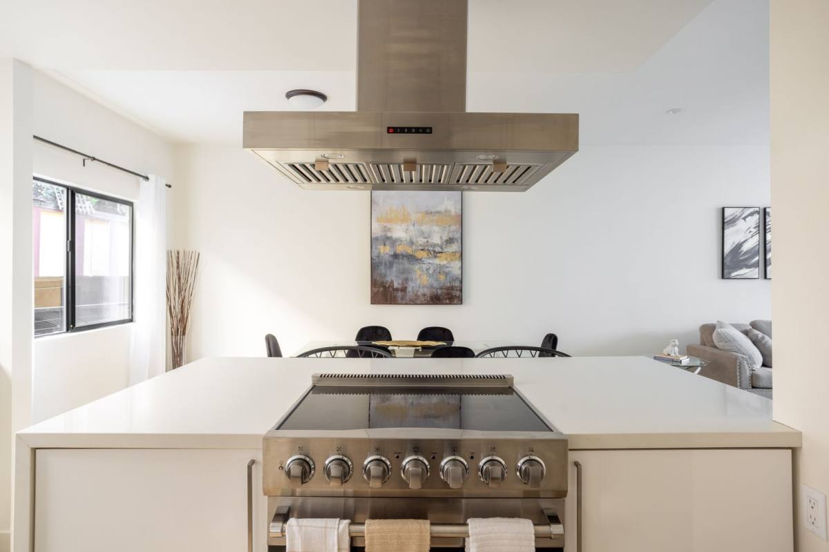 Townhouse for rent at 1823 N Fuller Ave, Los Angeles, CA 90046